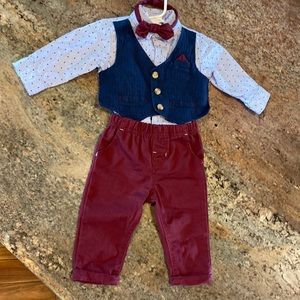 Adorable suit 6-9 months